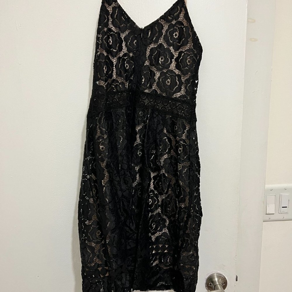 🏷 *NWT* Aqua Black Lace Dress with Nude Underlay - Timeless Elegance 🖤 - Picture 10 of 12